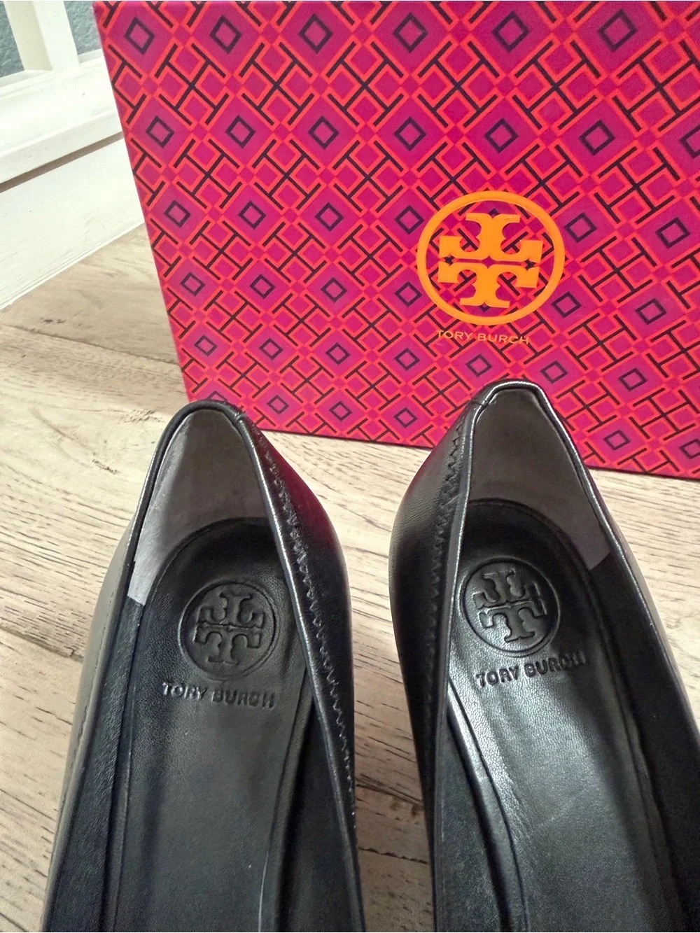 Tory Burch Laura 85 mm Black Open Toe Heels with Gold Logo 6.5